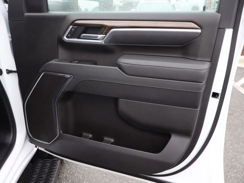 Used 2025 Chevrolet Silverado 2500 LT w/ Trail Boss Package image 36