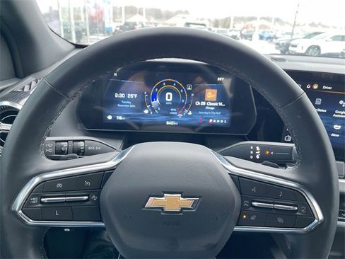 Used 2025 Chevrolet Equinox LT w/ Convenience Package II image 11