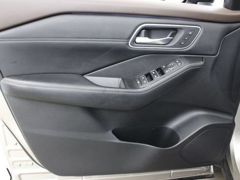 Used 2021 Nissan Rogue Platinum FWD image 18
