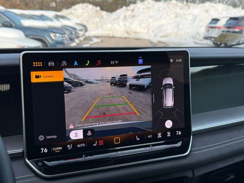 Certified 2025 Volkswagen Tiguan SE image 27