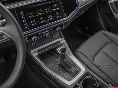 Certified 2025 Audi Q3 2.0T Premium w/ Convenience Package image 15