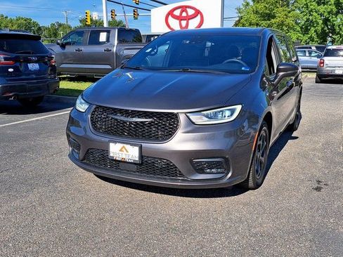 Used 2022 Chrysler Pacifica Limited w/ S Appearance Package FWD image 3