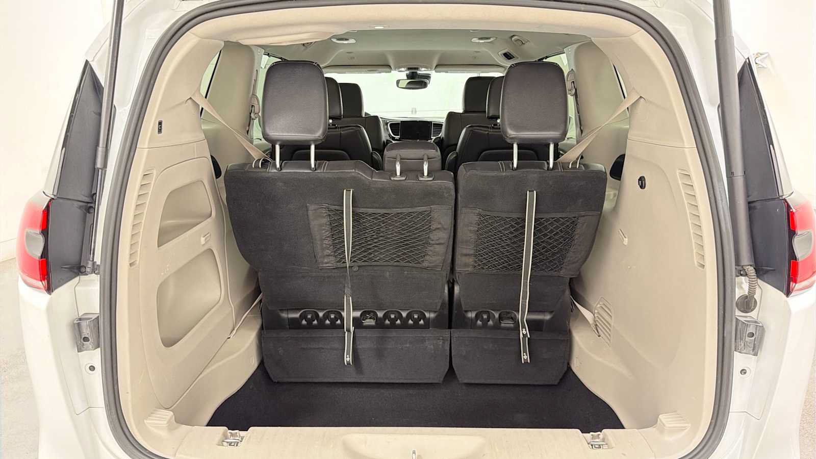 Used 2022 Chrysler Pacifica Touring-L FWD image 27