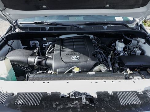 Used 2017 Toyota Tundra SR5 w/ SR5 Upgrade Package image 10