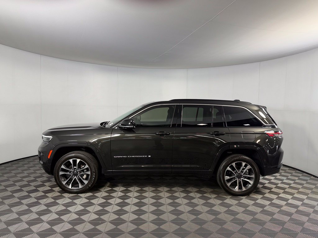 Used 2024 Jeep Grand Cherokee Overland AWD/4WD image 11