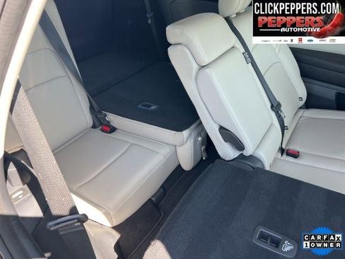 Used 2025 Nissan Pathfinder SL FWD image 13