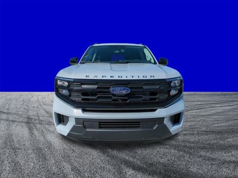 New 2025 Ford Expedition Active image 9