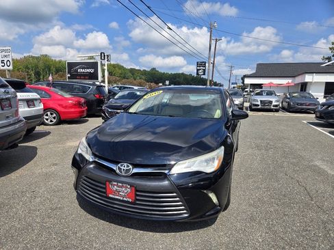 Used 2015 Toyota Camry XLE FWD image 2