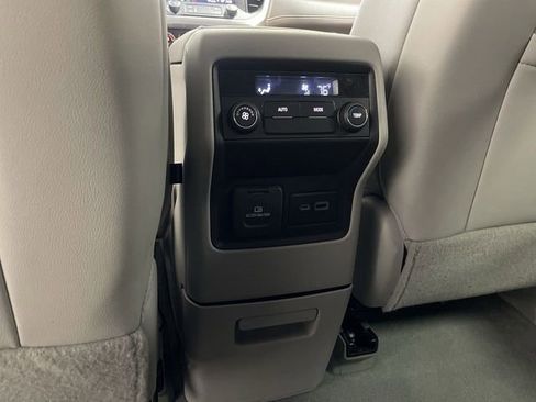 Used 2023 GMC Acadia SLT image 40