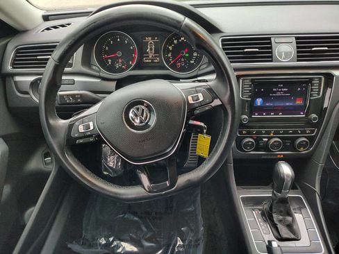 Used 2017 Volkswagen Passat 1.8T R-Line image 18