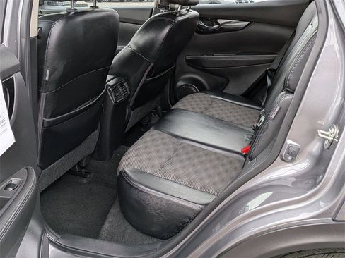 Used 2022 Nissan Rogue Sport SV w/ Technology Package image 16