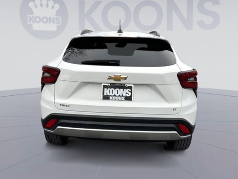 Used 2024 Chevrolet Trax LT w/ Driver Confidence Package image 5