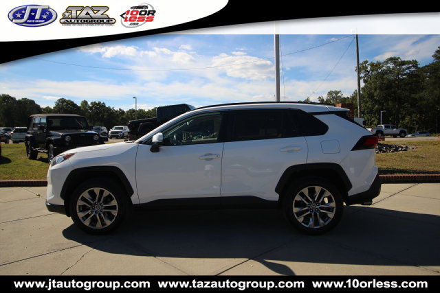 Used 2020 Toyota RAV4 XLE Premium FWD image 4
