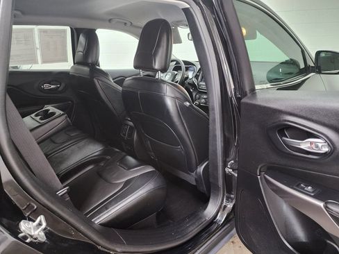 Used 2022 Jeep Cherokee Latitude Lux w/ Mopar Interior Package AWD/4WD image 29