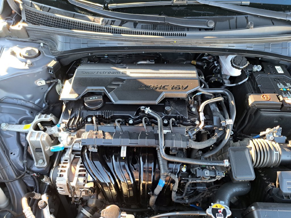 Used 2025 Hyundai Elantra SEL FWD image 16