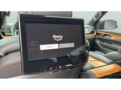 Used 2025 Jeep Grand Wagoneer L Series III w/ Rear Seat Video Group 1 AWD/4WD image 22