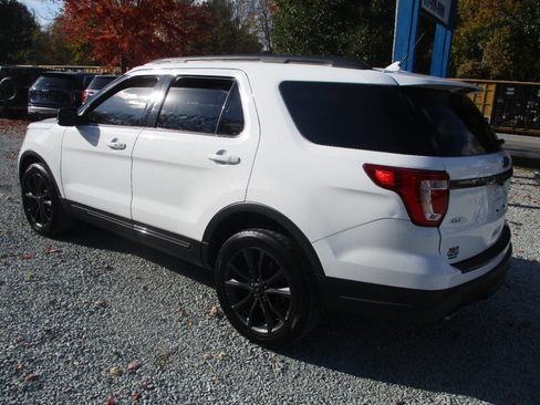 Used 2018 Ford Explorer XLT w/ Equipment Group 202A image 3