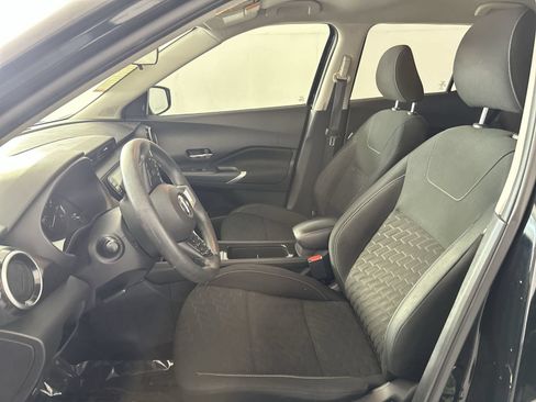 Used 2021 Nissan Kicks SV FWD image 11