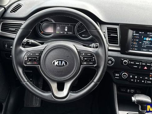 Used 2019 Kia Niro LX image 16