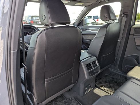 Used 2023 Volkswagen Atlas Cross Sport SE FWD image 22