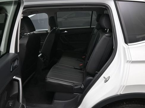 Used 2023 Volkswagen Tiguan SE w/ Panoramic Sunroof Package FWD image 28