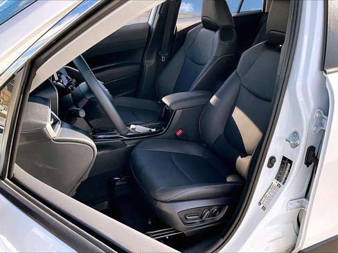 Certified 2024 Toyota Corolla Cross XLE image 24