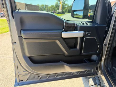 Used 2021 Ford F250 Lariat w/ Lariat Value Package AWD/4WD image 19