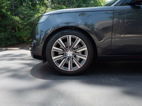 Used 2023 Land Rover Range Rover SE AWD/4WD image 6