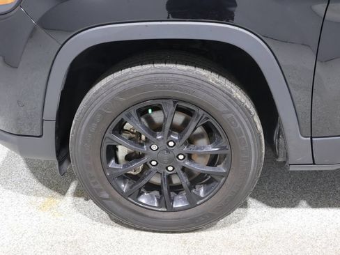 Used 2023 Jeep Cherokee Altitude Lux AWD/4WD image 7