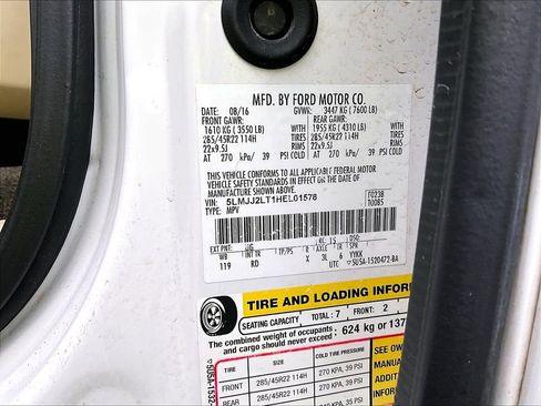 Used 2017 Lincoln Navigator Reserve image 28