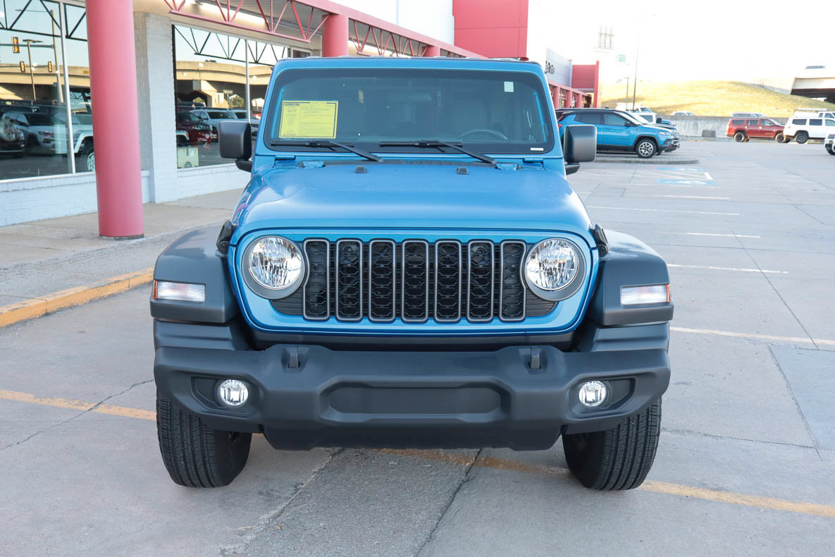 Used 2025 Jeep Wrangler Sport AWD/4WD image 3