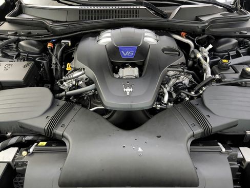 Used 2023 Maserati Ghibli Modena RWD image 39