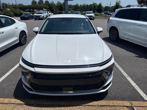 Used 2024 Hyundai Sonata SEL FWD image 2