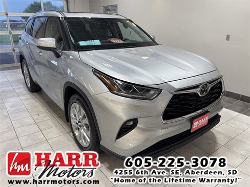 Used 2022 Toyota Highlander Limited image 5