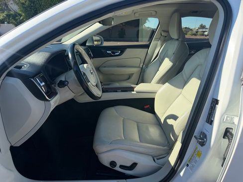Used 2021 Volvo S60 T5 Momentum w/ Premium Package image 19
