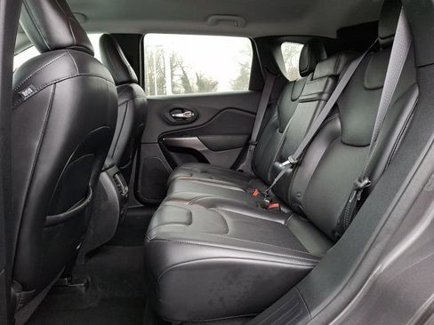 Used 2019 Jeep Cherokee Limited w/ Technology Group image 10