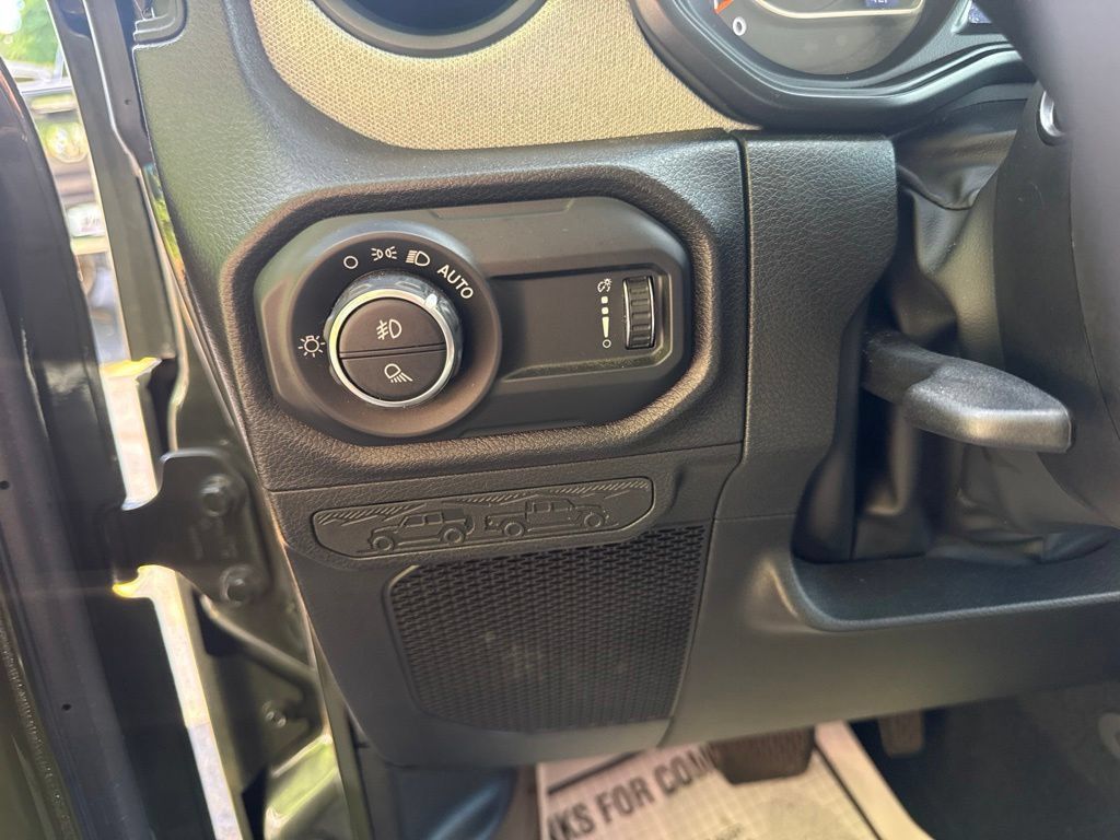Used 2024 Jeep Gladiator Sport AWD/4WD image 22
