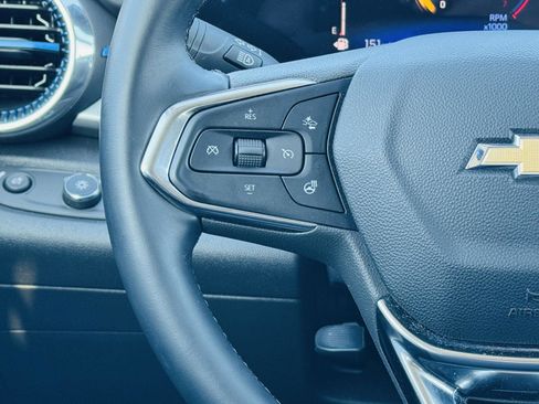 Used 2025 Chevrolet Trax LT w/ LT Convenience Package image 15