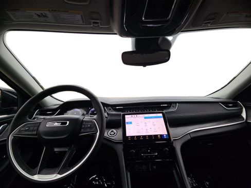 Used 2023 Jeep Grand Cherokee Limited image 43