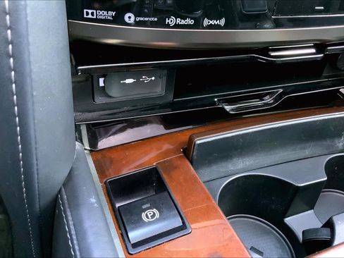 Used 2017 Lexus LX 570 4WD w/ Luxury Package image 36