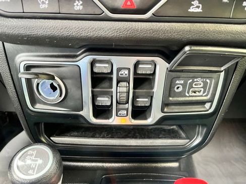 Used 2024 Jeep Wrangler Unlimited Sport AWD/4WD image 38