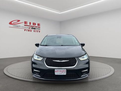 Used 2023 Chrysler Pacifica Touring-L FWD image 13