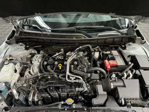 Used 2024 Nissan Altima 2.5 SV image 11