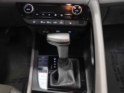 Used 2025 Hyundai Elantra SEL FWD image 16