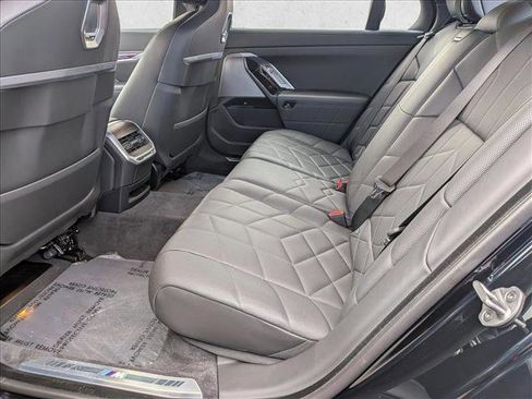 Certified 2024 BMW i7 xDrive60 w/ Premium Package AWD/4WD image 25