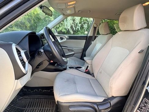 Used 2020 Kia Soul LX FWD image 9