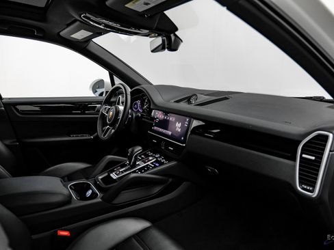 Used 2023 Porsche Cayenne image 41