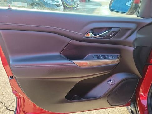 Used 2022 GMC Acadia SLE w/ Driver Convenience Package image 16