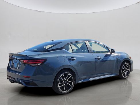 New 2025 Nissan Sentra SR w/ Trunk Package image 2