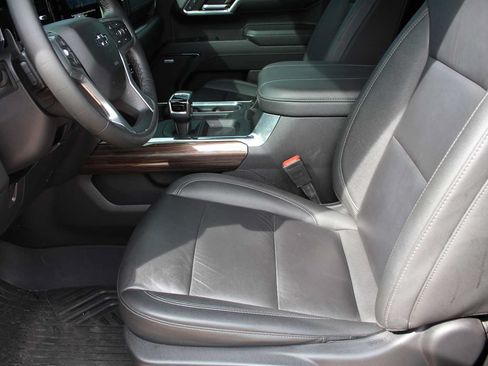 Used 2024 Chevrolet Silverado 1500 LT Trail Boss w/ Convenience Package II AWD/4WD image 31